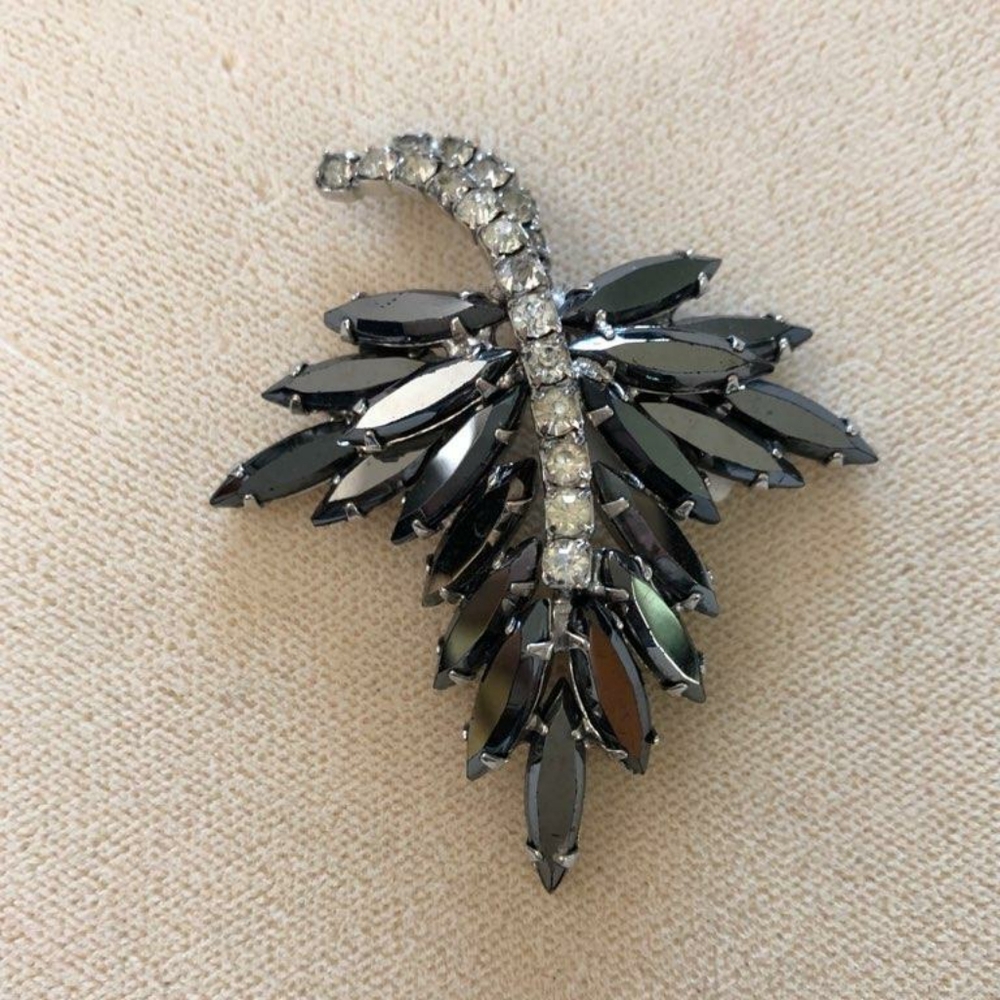 Brooch - Picture 2 of 5